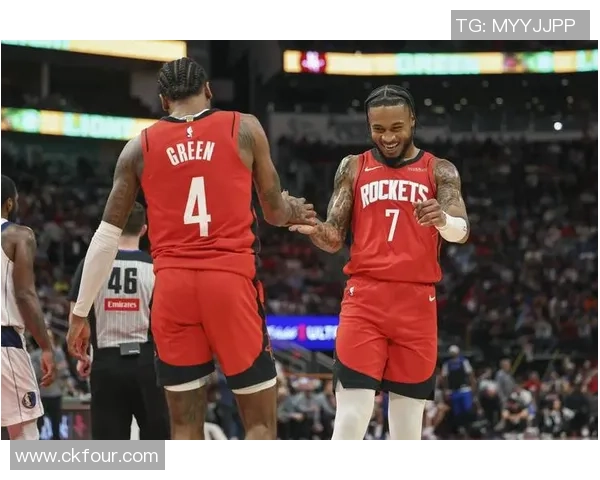 火箭队与尼克斯在元旦的激烈对决展现篮球魅力与精彩瞬间